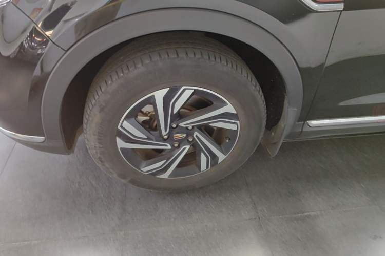 Used Hongqi HS5 2022 Revised Version 2.0T Smart Connect Flagship Edition Left Front Wheel Hub