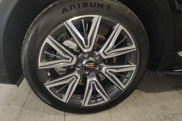 Used Hongqi HS5 2022 2.0T Smart Connect Flagship All-Wheel-Drive Version Left Front Wheel Hub