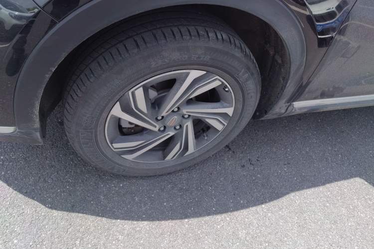 Used Hongqi HS5 2022 Revised Version 2.0T Smart Connect Flagship Edition Left Front Wheel Hub