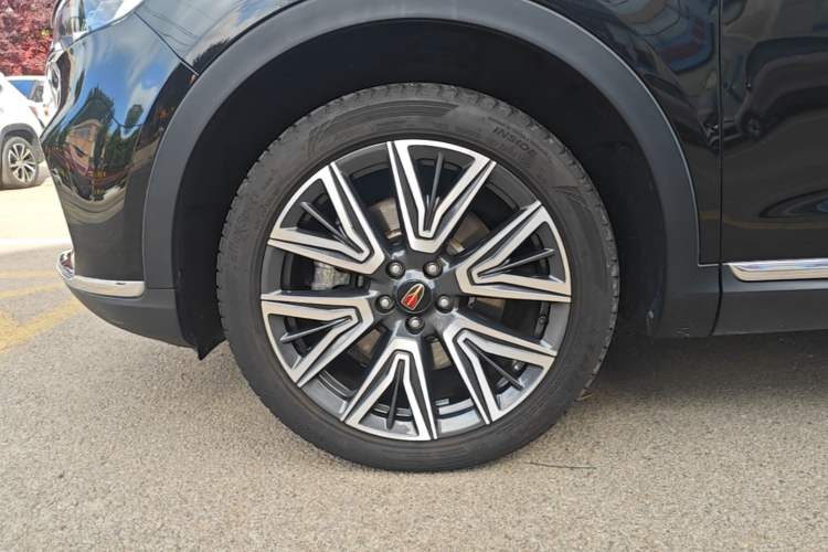 Used Hongqi HS5 2022 Facelifted Version 2.0T Smart Connect Flagship All-Wheel-Drive Edition Left Front Wheel Hub
