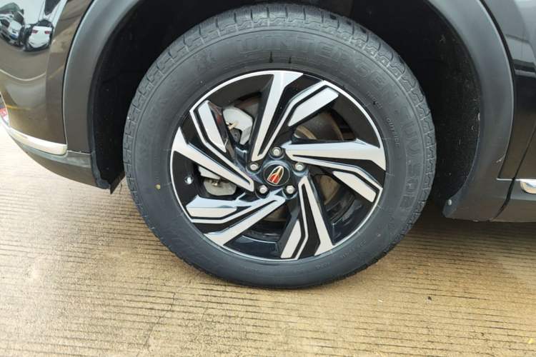 Used Hongqi HS5 2022 Revised Version 2.0T Smart Connect Flagship Edition Left Front Wheel Hub