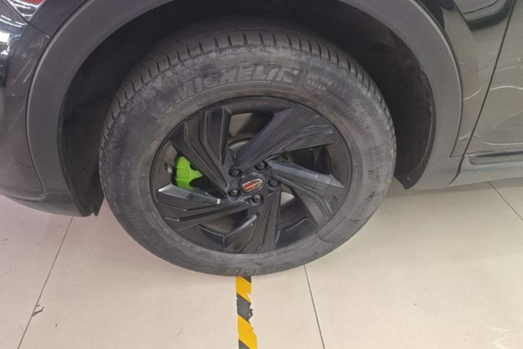 Used Hongqi HS5 2022 Revised Version 2.0T Smart Connect Flagship Edition Left Front Wheel Hub
