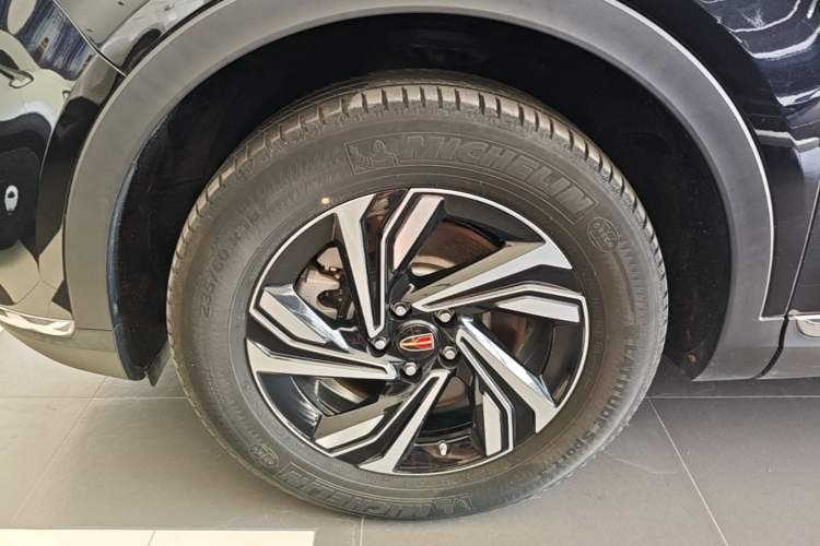 Used Hongqi HS5 2022 Revised Version 2.0T Smart Connect Flagship Edition Left Front Wheel Hub