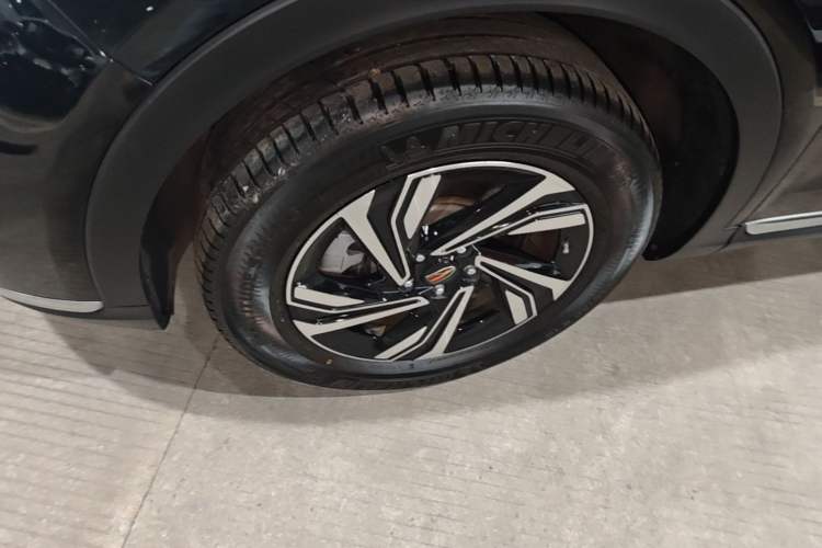 Used Hongqi HS5 2022 Revised Version 2.0T Smart Connect Flagship Edition Left Front Wheel Hub