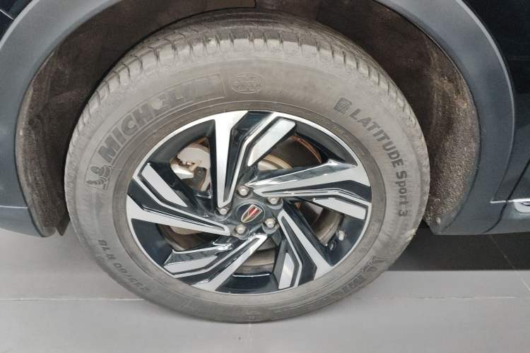 Used Hongqi HS5 2022 Revised Version 2.0T Smart Connect Flagship Edition Left Front Wheel Hub