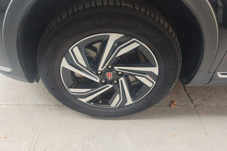 Used Hongqi HS5 2022 Revised Version 2.0T Smart Connect Flagship Edition Left Front Wheel Hub