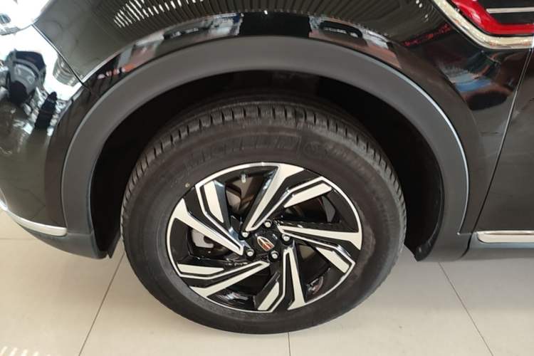 Used Hongqi HS5 2022 Revised Version 2.0T Smart Connect Flagship Edition Left Front Wheel Hub