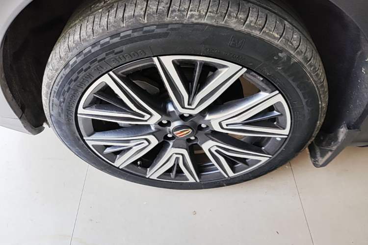 Used Hongqi HS5 2022 Facelifted Version 2.0T Smart Connect Flagship All-Wheel-Drive Edition Left Front Wheel Hub