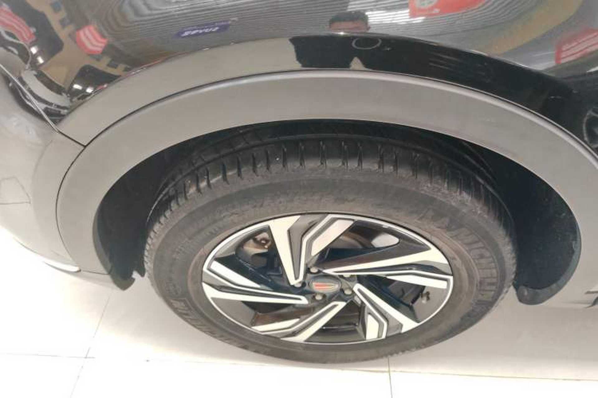 Used Hongqi HS5 2022 Revised Version 2.0T Smart Connect Flagship Edition Left Front Wheel Hub