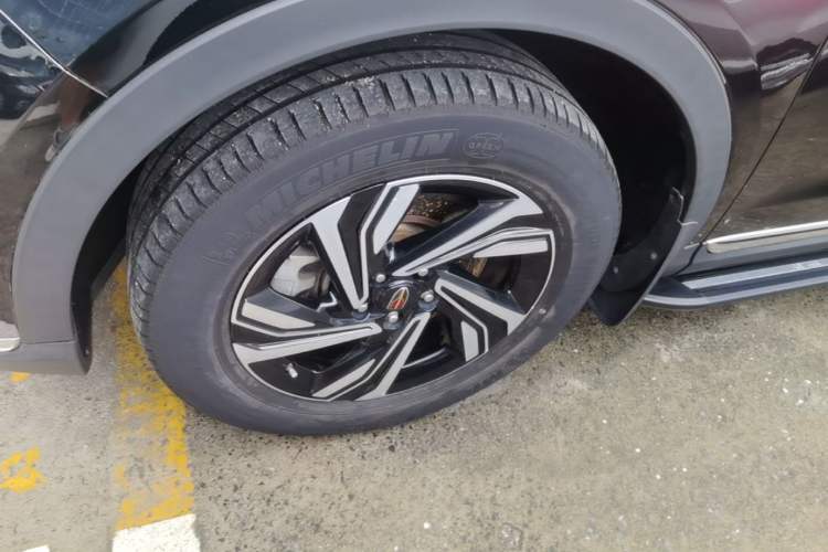 Used Hongqi HS5 2022 Revised Version 2.0T Smart Connect Flagship Edition Left Front Wheel Hub
