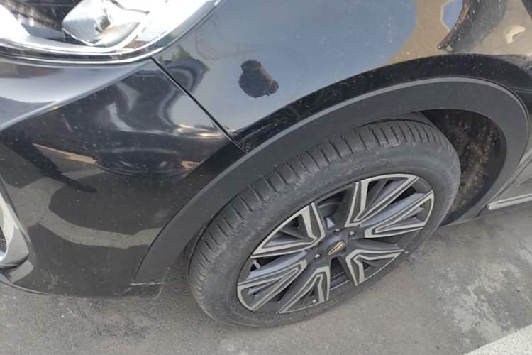 Used Hongqi HS5 2022 Facelifted Version 2.0T Smart Connect Flagship All-Wheel-Drive Edition Left Front Wheel Hub