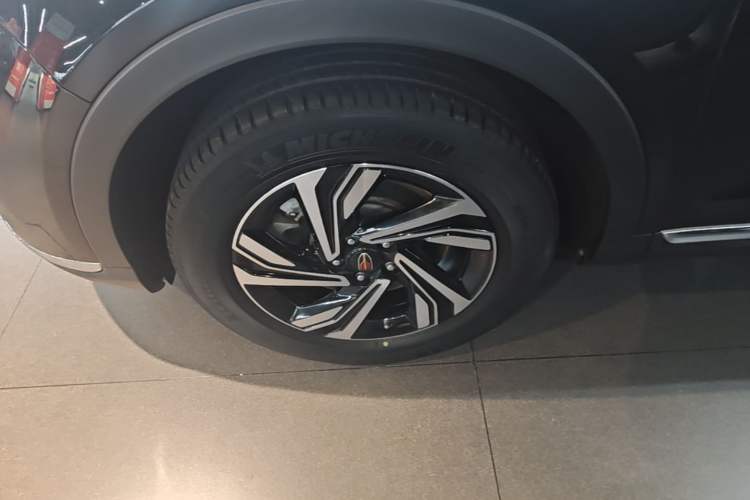 Used Hongqi HS5 2022 Revised Version 2.0T Smart Connect Flagship Edition Left Front Wheel Hub