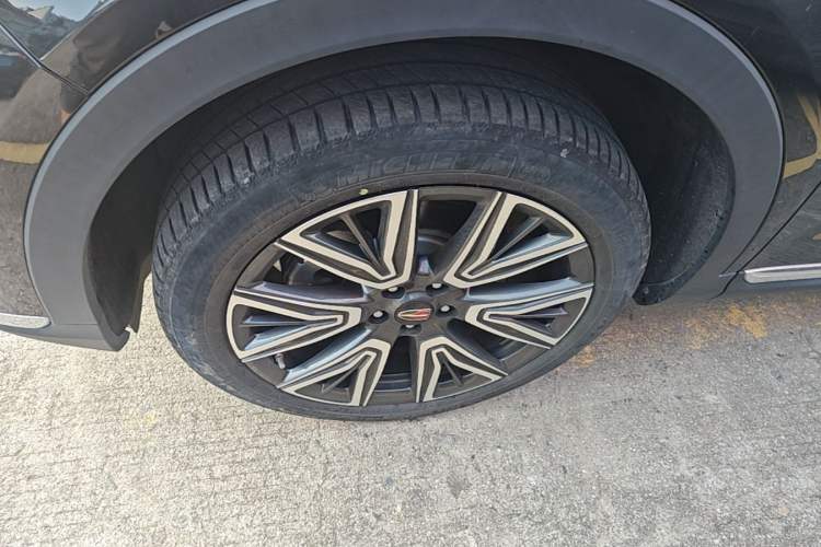 Used Hongqi HS5 2022 Facelifted Version 2.0T Smart Connect Flagship All-Wheel-Drive Edition Left Front Wheel Hub