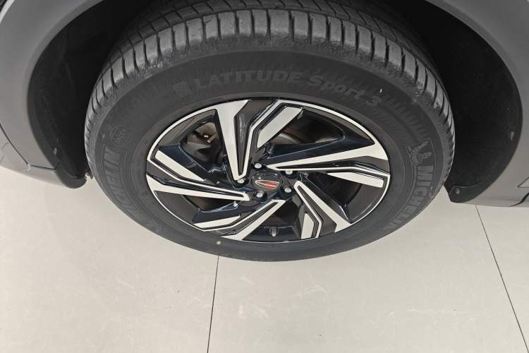Used Hongqi HS5 2022 2.0T Smart Connect Flagship Enjoyment Purchase Edition Left Front Wheel Hub