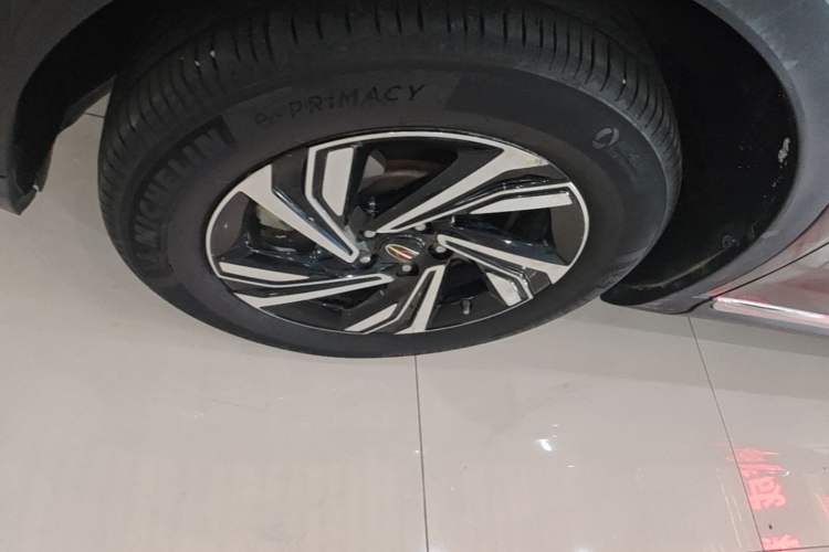 Used Hongqi HS5 2022 Revised Version 2.0T Smart Connect Flagship Edition Left Front Wheel Hub