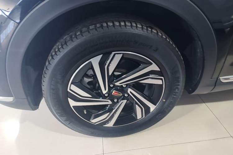 Used Hongqi HS5 2022 Revised Version 2.0T Smart Connect Flagship Edition Left Front Wheel Hub