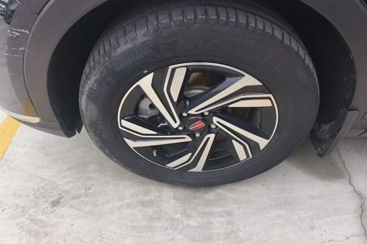 Used Hongqi HS5 2022 Revised Version 2.0T Smart Connect Flagship Edition Left Front Wheel Hub