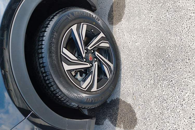Used Hongqi HS5 2022 Revised Version 2.0T Smart Connect Flagship Edition Left Front Wheel Hub