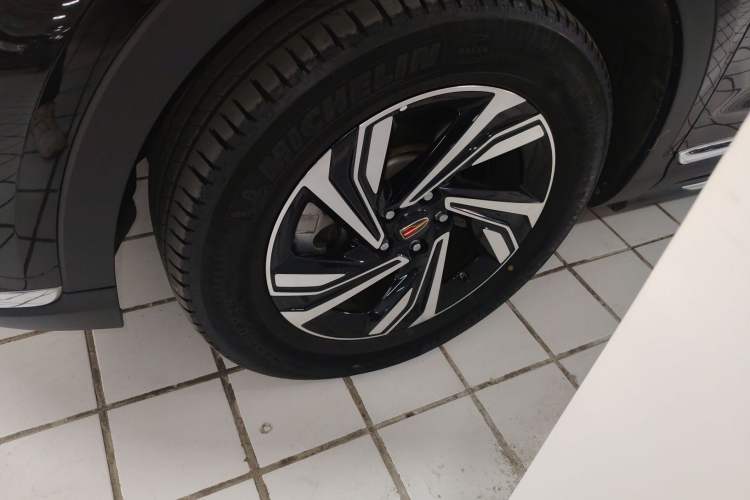 Used Hongqi HS5 2022 Revised Version 2.0T Smart Connect Flagship Edition Left Front Wheel Hub