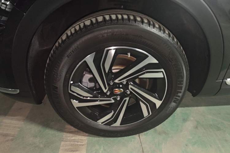 Used Hongqi HS5 2022 Revised Version 2.0T Smart Connect Flagship Edition Left Front Wheel Hub