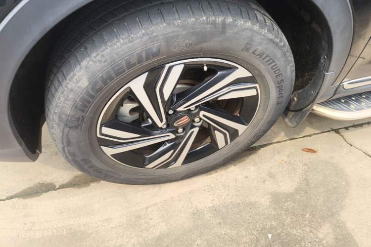 Used Hongqi HS5 2022 Revised Version 2.0T Smart Connect Flagship Edition Left Front Wheel Hub