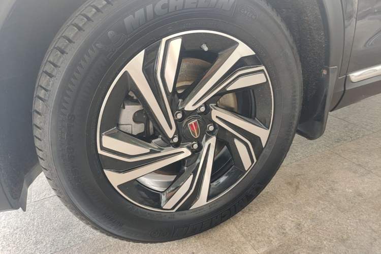 Used Hongqi HS5 2022 Revised Version 2.0T Smart Connect Flagship Edition Left Front Wheel Hub