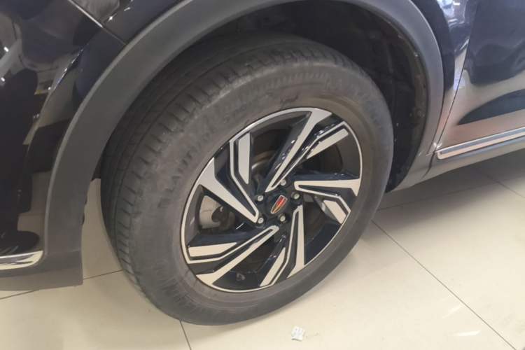 Used Hongqi HS5 2022 Revised Version 2.0T Smart Connect Flagship Edition Left Front Wheel Hub
