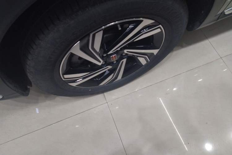 Used Hongqi HS5 2022 Revised Version 2.0T Smart Connect Flagship Edition Left Front Wheel Hub