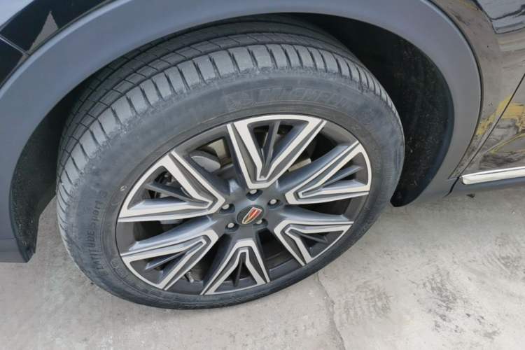 Used Hongqi HS5 2022 2.0T Smart Connect Flagship All-Wheel-Drive Version Left Front Wheel Hub