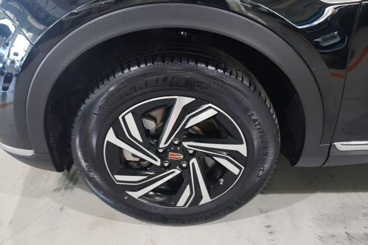 Used Hongqi HS5 2022 Revised Version 2.0T Smart Connect Flagship Edition Left Front Wheel Hub