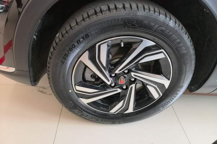 Used Hongqi HS5 2022 Revised Version 2.0T Smart Connect Flagship Edition Left Front Wheel Hub