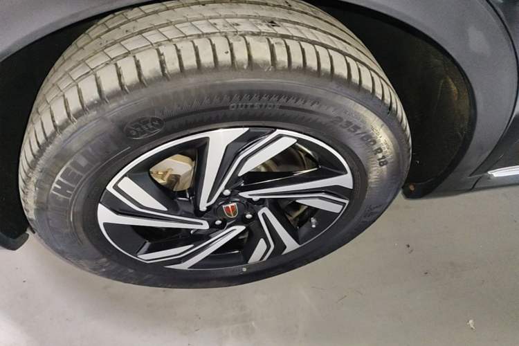 Used Hongqi HS5 2022 Revised Version 2.0T Smart Connect Flagship Edition Left Front Wheel Hub