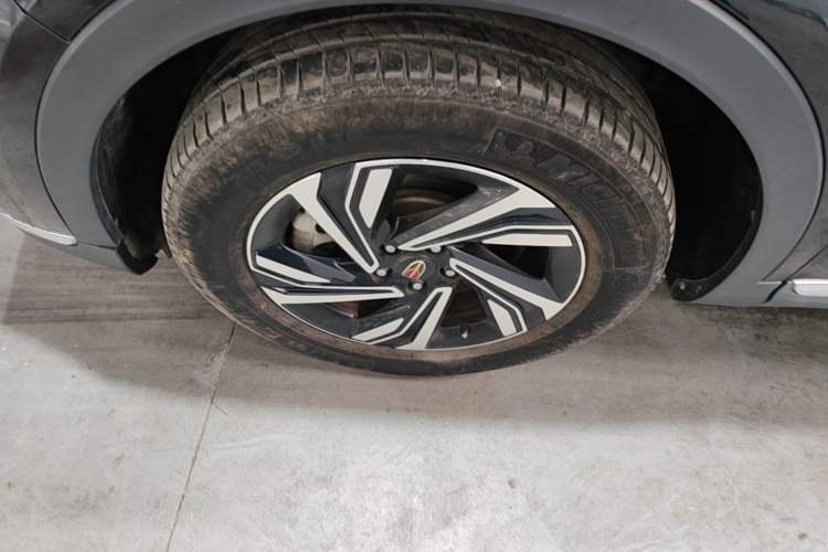 Used Hongqi HS5 2022 Revised Version 2.0T Smart Connect Flagship Edition Left Front Wheel Hub