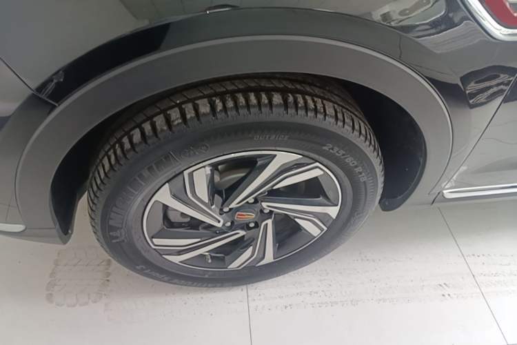 Used Hongqi HS5 2022 Revised Version 2.0T Smart Connect Flagship Edition Left Front Wheel Hub