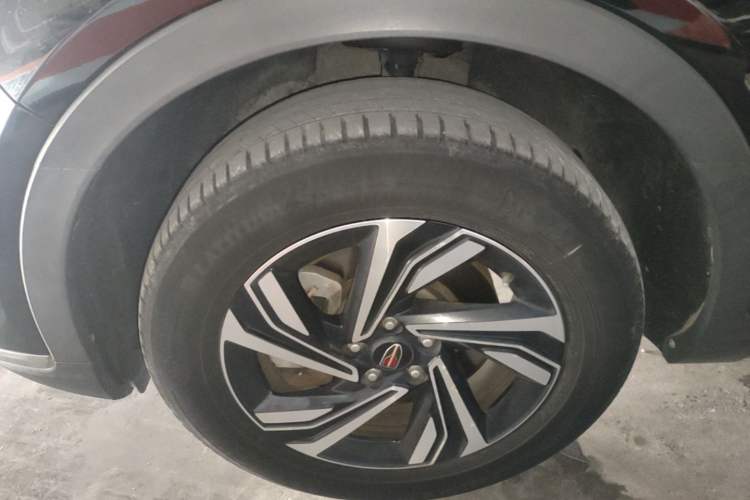 Used Hongqi HS5 2022 Revised Version 2.0T Smart Connect Flagship Edition Left Front Wheel Hub