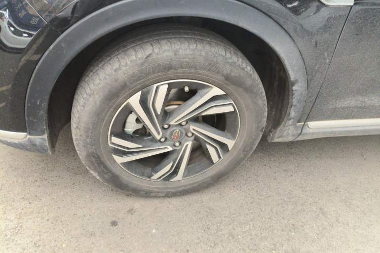 Used Hongqi HS5 2022 Revised Version 2.0T Smart Connect Flagship Edition Left Front Wheel Hub