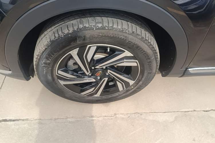 Used Hongqi HS5 2022 Revised Version 2.0T Smart Connect Flagship Edition Left Front Wheel Hub