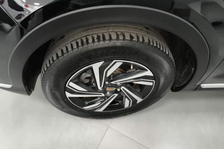 Used Hongqi HS5 2022 Revised Version 2.0T Smart Connect Flagship Edition Left Front Wheel Hub