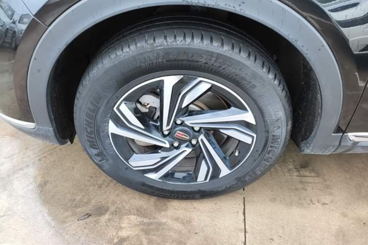 Used Hongqi HS5 2022 Revised Version 2.0T Smart Connect Flagship Edition Left Front Wheel Hub