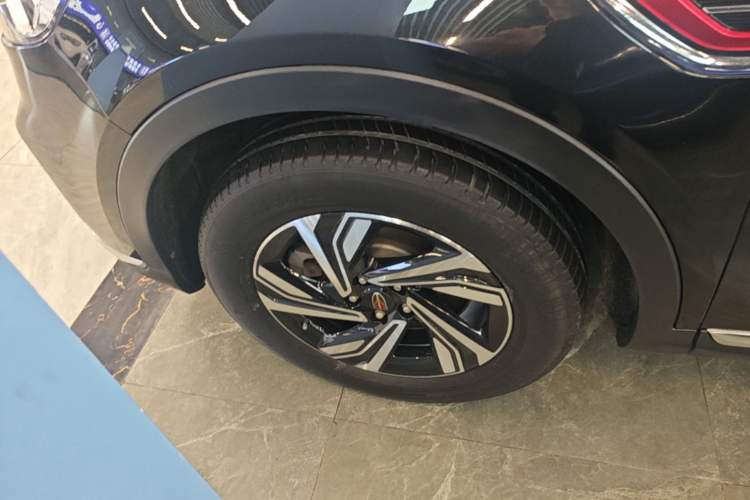 Used Hongqi HS5 2022 Revised Version 2.0T Smart Connect Flagship Edition Left Front Wheel Hub