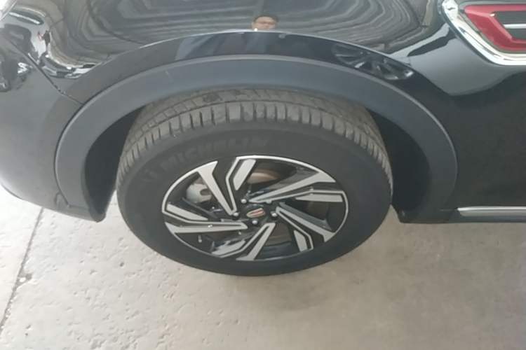 Used Hongqi HS5 2022 Revised Version 2.0T Smart Connect Flagship Edition Left Front Wheel Hub