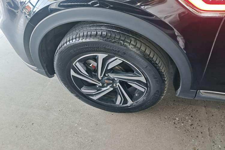 Used Hongqi HS5 2022 Revised Version 2.0T Smart Connect Flagship Edition Left Front Wheel Hub