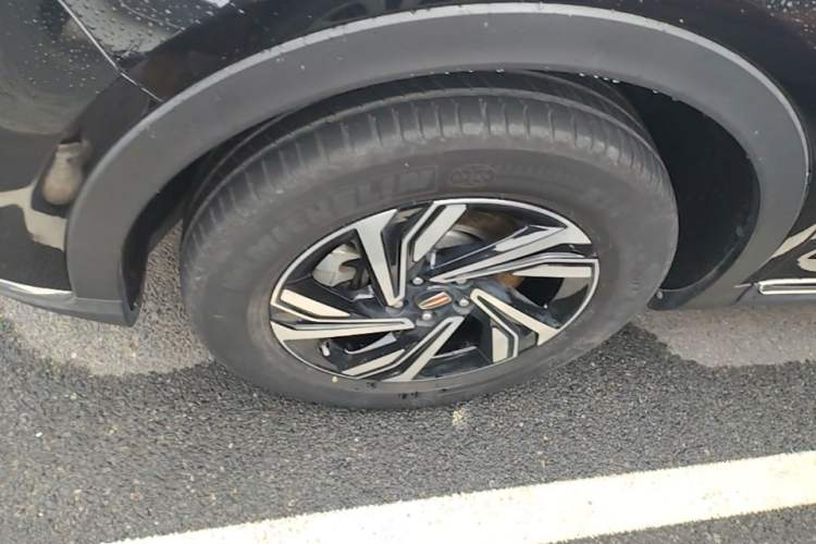 Used Hongqi HS5 2022 Revised Version 2.0T Smart Connect Flagship Edition Left Front Wheel Hub