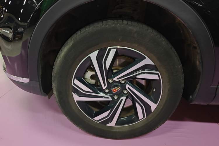 Used Hongqi HS5 2022 Revised Version 2.0T Smart Connect Flagship Edition Left Front Wheel Hub