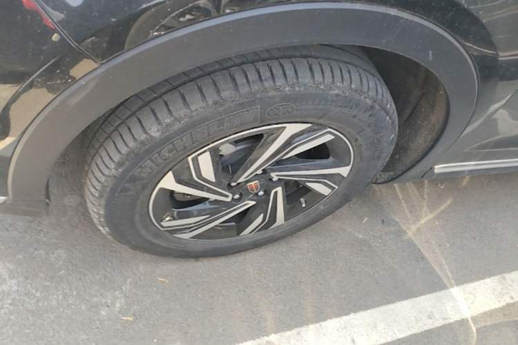 Used Hongqi HS5 2022 Revised Version 2.0T Smart Connect Flagship Edition Left Front Wheel Hub