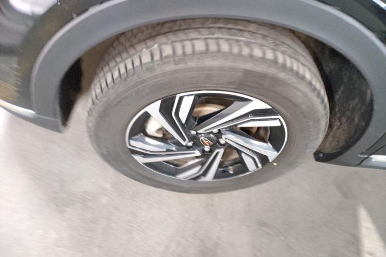 Used Hongqi HS5 2022 Revised Version 2.0T Smart Connect Flagship Edition Left Front Wheel Hub