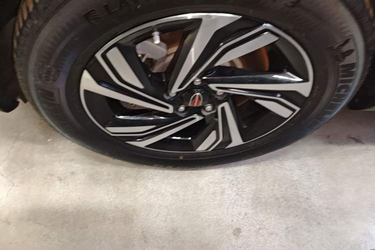 Used Hongqi HS5 2022 Revised Version 2.0T Smart Connect Flagship Edition Left Front Wheel Hub