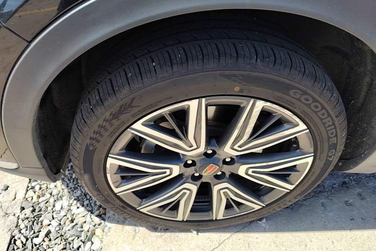 Used Hongqi HS5 2022 2.0T Smart Connect Flagship All-Wheel-Drive Version Left Front Wheel Hub