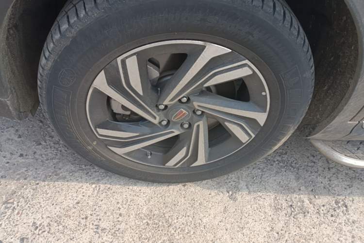 Used Hongqi HS5 2022 Revised Version 2.0T Smart Connect Flagship Edition Left Front Wheel Hub