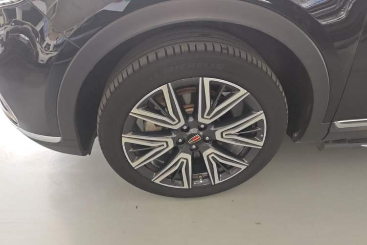Used Hongqi HS5 2022 Facelifted Version 2.0T Smart Connect Flagship All-Wheel-Drive Edition Left Front Wheel Hub
